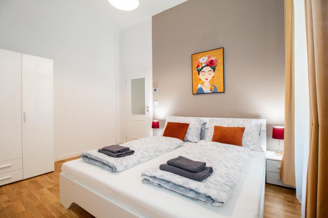Washingtonova Cr Apartment *